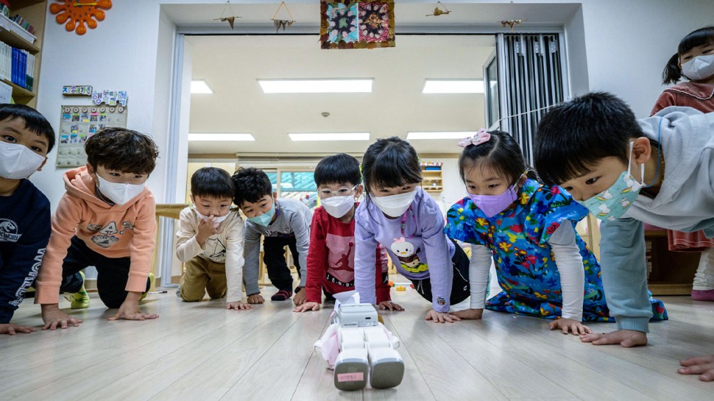 Instagram partly to blame for South Korea’s record-low fertility rate, says star math&nbsp;lecturer