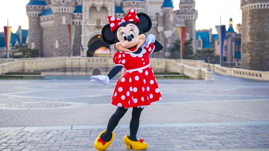 Tokyo Disneyland apologizes for Minnie Mouse skirt-lifting&nbsp;incident