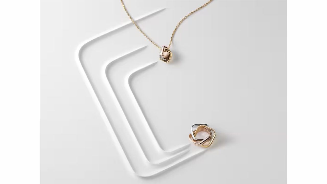 Cartier Celebrates 100 Years of The Trinity Collection on Snapchat